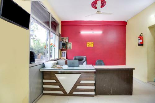Vaccinated Staff- Spot On 75373 Hotel Gaur Krishna Seva Dham
