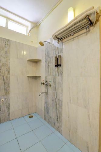 Hotel Ezzenza Royal Garden Brindavan Resort