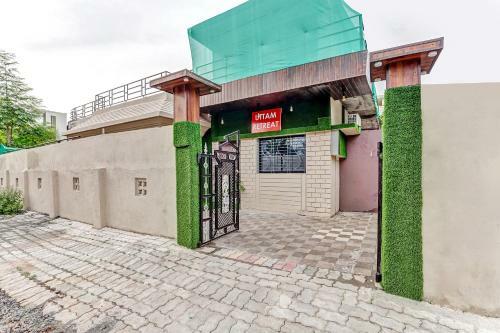 Hotel Oyo Flagship 77447 Uttam Retreat
