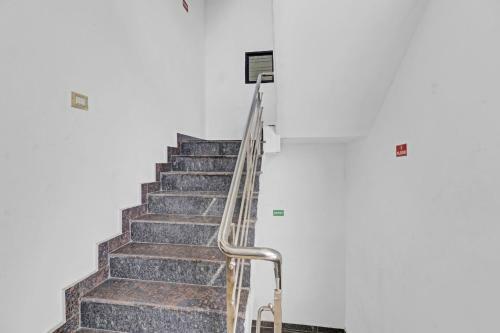 Hotel Oyo 81959 Gold Service Apartment