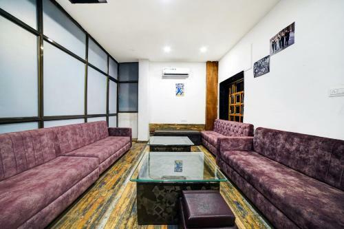 Oyo 82418 Hotel Radhika Palace