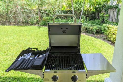 Steps To Beach! Luxe Stay/chef's Kitchen, Bbq & Lanai