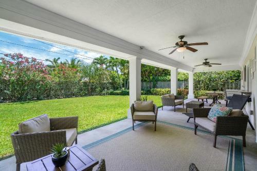 Steps To Beach! Luxe Stay/chef's Kitchen, Bbq & Lanai