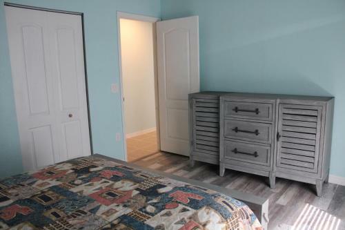 Spacious And Private Pool House, 15 Min To Beach