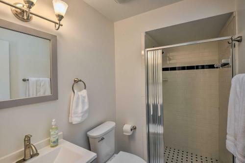 Chic Canalfront Home With Community Amenities