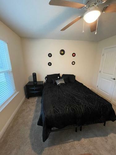 Perfect Location, Spacious Near Downtown/nas/beach