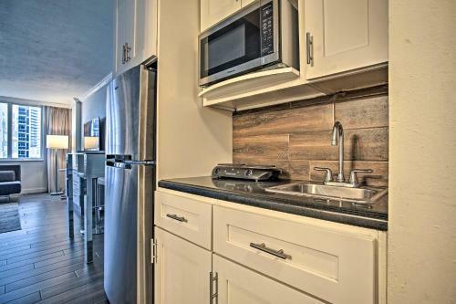 Apartamento Sun-soaked Resort Studio - Steps To Beach!