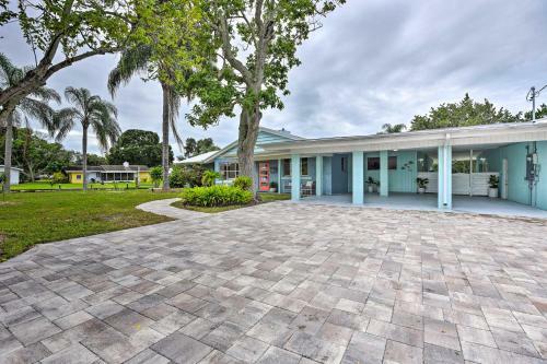 Waterfront Sarasota Estate Dock And Boat Lift!