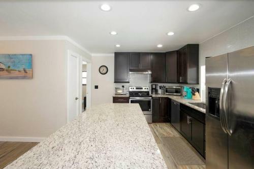 Pool Home - Close To Beaches, Restaurants & More!