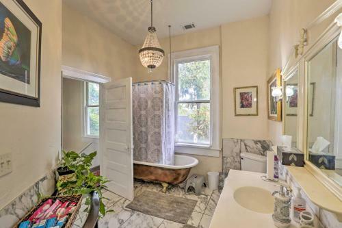 Central Albany Home With Covered Porch And Patio!