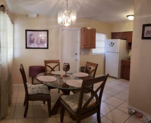 Great Location Near Downtown & Airport