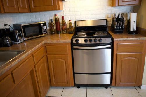 Great Location Near Downtown & Airport
