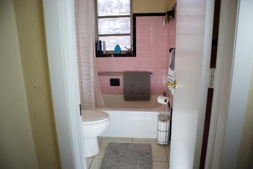 Great Location Near Downtown & Airport