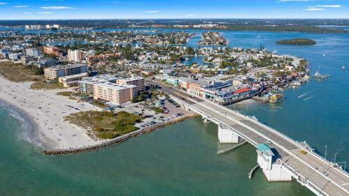 Apartamento Conveniently Located Corner Unit With Beach Front Views Chb305