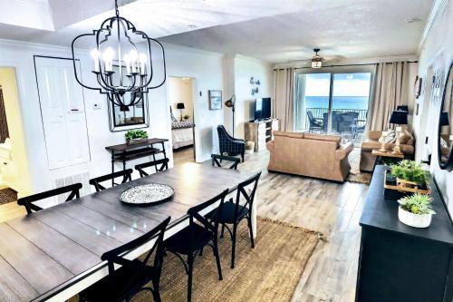Apartamento Barefoot Bliss - Beachfront Condo - Sleeps 14