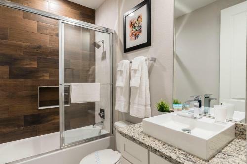 Villa 4 Br 4 Ba Self Check-in Full Kitchen Gym