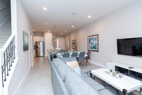 New 4 Br 4 Ba Villa Ground Zero To Theme Parks