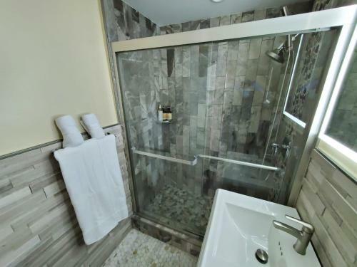 Apartamento Just Renovated 3 Br/2bath/ Parking+ Downtown View