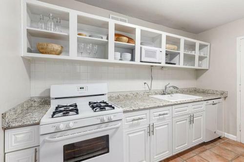 Apartamento 1001 Free Parking, 2 Bd, Modern Dtw, Great Wifi