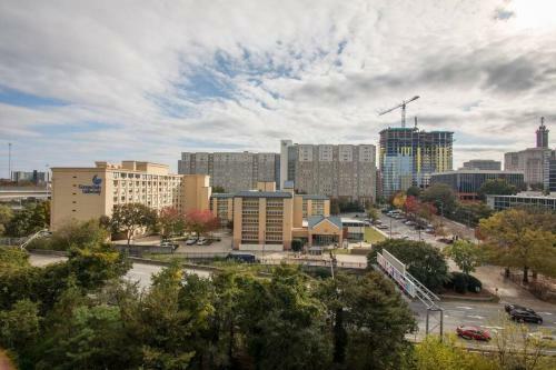 Apartamento 1001 Free Parking, 2 Bd, Modern Dtw, Great Wifi