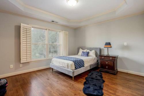 Beautiful 5br 5ba With Hot Tub In Sandy Springs