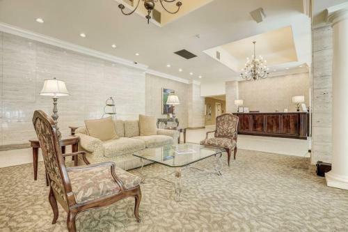 Traditional 1bed 1bath Condo Downtown Atlanta