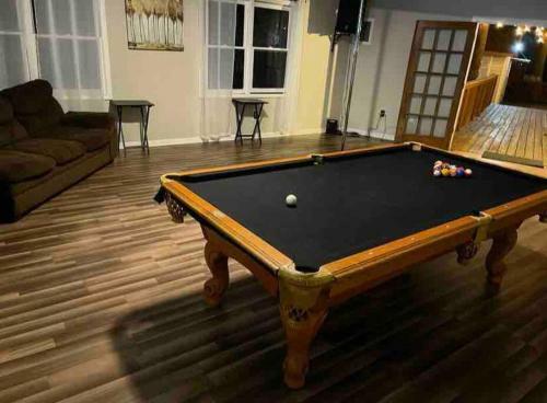 King Size Bed Suite Home In Atlanta