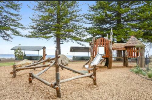 Luxury Beachfront Apartment At The Breeze - Free Wifi