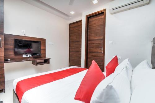 Oyo 27790 Hotel Adhiraj Palace