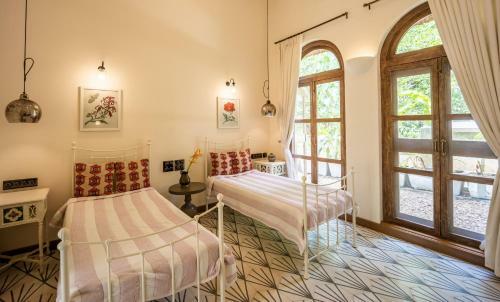 Villa Loto Bianco By Hireavilla, Siolim