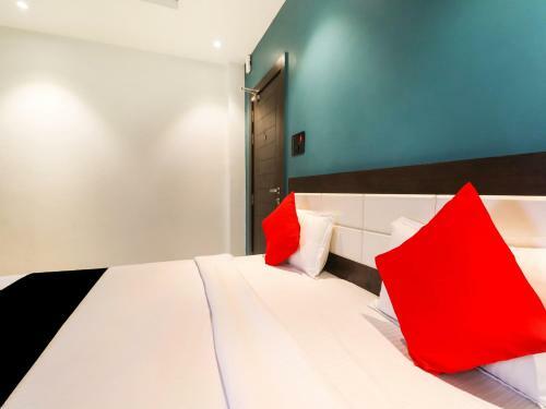 Capital O 65555 Dera Bassi Hotel