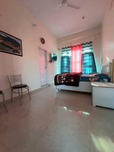 Hostal City Crown Guest House