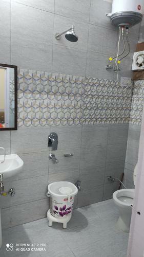 Hostal City Crown Guest House