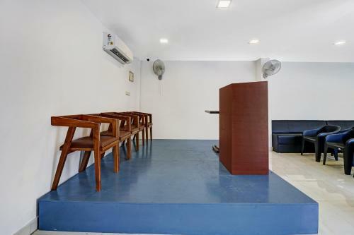 Hotel Townhouse Oak Sharoz Residency