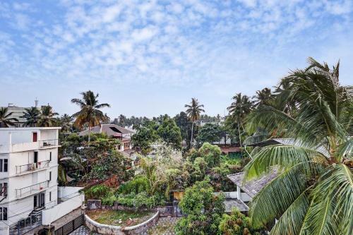 Hotel Townhouse Oak Sharoz Residency