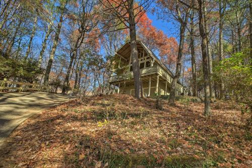 Apartamento Sky Valley Resort Home With Tree-lined Views!