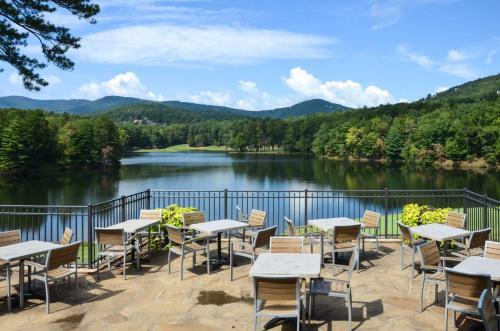 Home With Resort-style Amenities In Big Canoe!