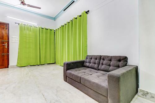 Hostal Oyo Home 66772 Budget Stay Trinity Villa
