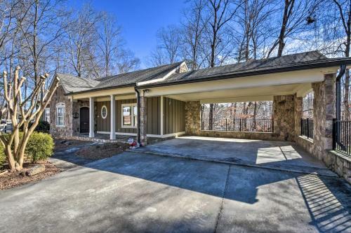 Spacious Lake Hartwell Home With Dock And Views!