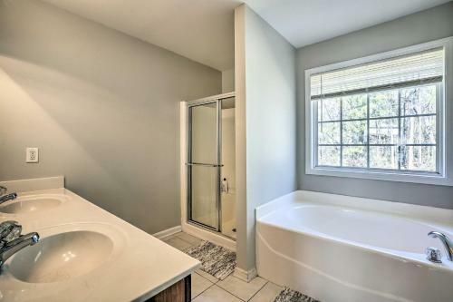 Quiet Home With Private Yard, 26 Mi To Atlanta!