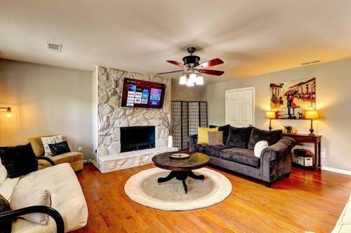 Villa Kennesaw Oasis -private Pool Comfy 4bdr Sleeps 14+