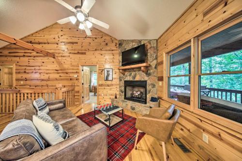Serene Escape With Game Room And Resort Amenities