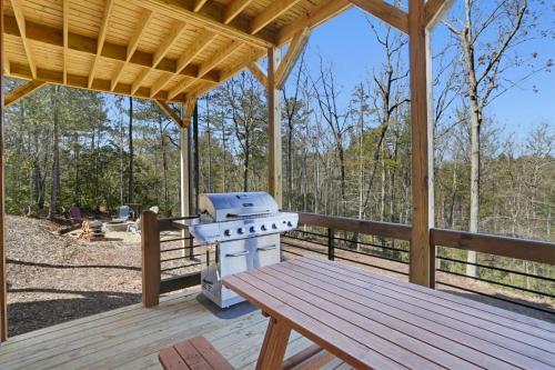 Hooch Holler- Newly Built, Sensational, Rustic Meets Modern, Mountain Cabin
