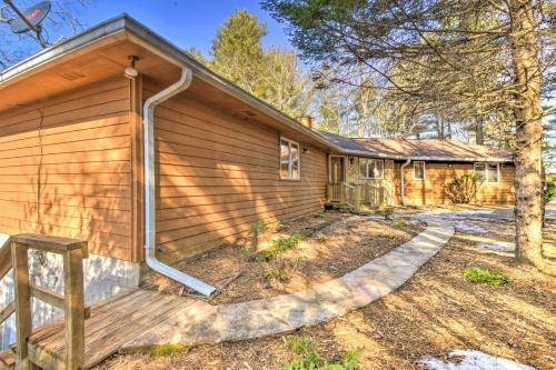 Woodsy Sky Valley Cottage, 8 Mi To Dillard!