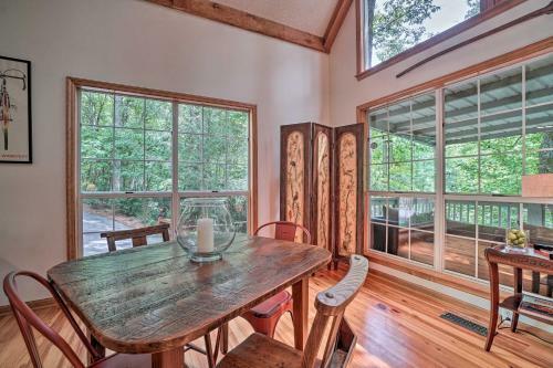 Cozy Cabin With Deck 4 Mi To Dining And Hiking!