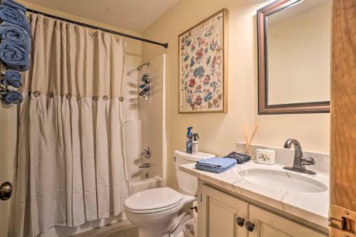 Cozy Cabin With Deck 4 Mi To Dining And Hiking!