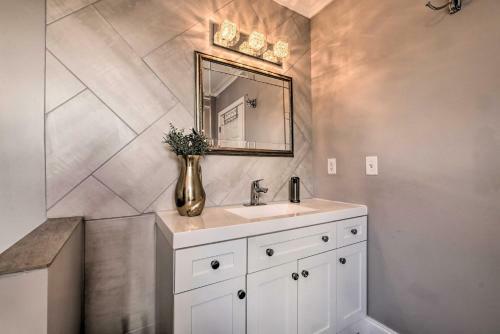 Apartamento Updated Trenton Apt With Balcony And Town Views!