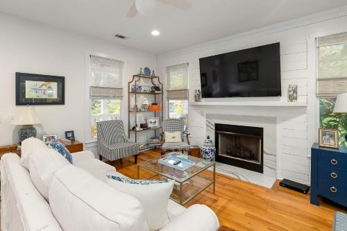 3 Bedroom 3 Bath House On Broadway St