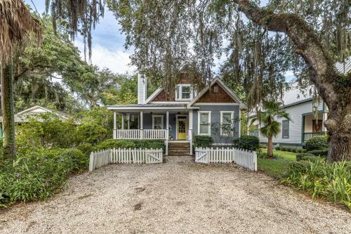 3 Bedroom 3 Bath House On Broadway St
