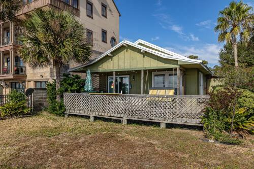 Happy Sleep- 2 Bedroom 1 Bath Beachfront Home!!!
